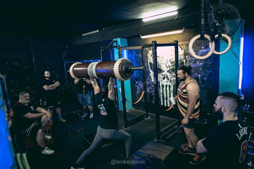 STRONGMAN - Circus Strongman
